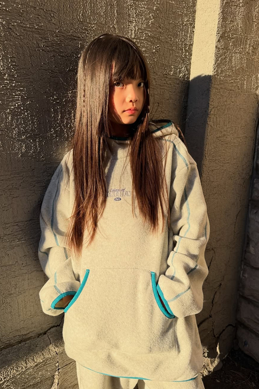 https://img.benettonmall.com/PARTS/KO/26F/QAMT16661OT_MB_E6.jpg