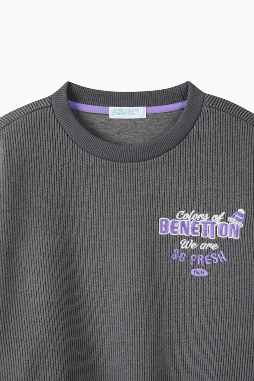 https://img.benettonmall.com/PARTS/KO/26F/QAMT17661CG_MB_D4.jpg