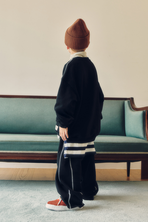 https://img.benettonmall.com/PARTS/KO/26F/QAMT19661BK_MB_D2.jpg