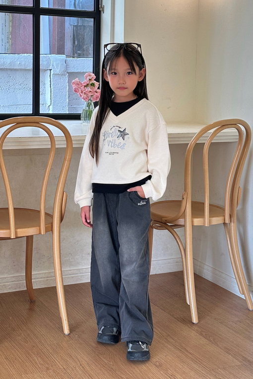 https://img.benettonmall.com/PARTS/KO/26F/QAMT25661IV_MB_E1.jpg