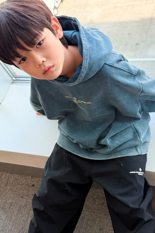 https://img.benettonmall.com/PARTS/KO/26F/QAMT29661GN_MB_E2.jpg