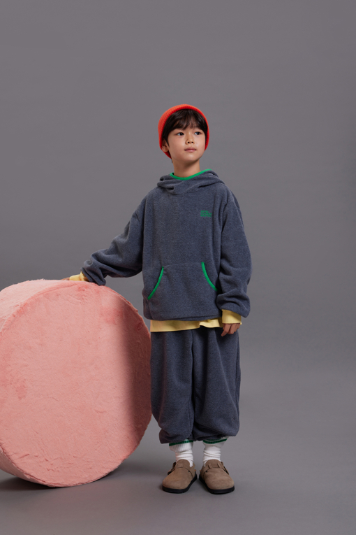 https://img.benettonmall.com/PARTS/KO/26F/QAMTG1661CG_MB_M2.jpg