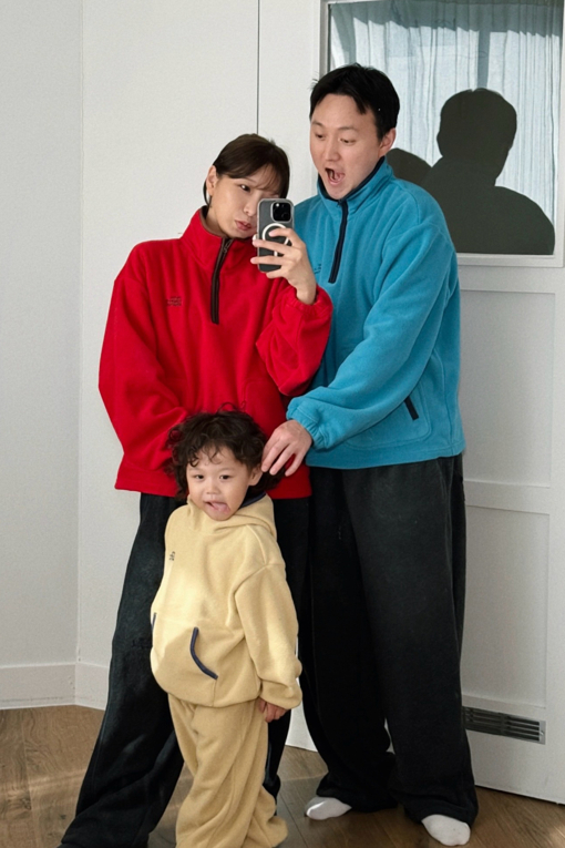 https://img.benettonmall.com/PARTS/KO/26F/QAMTG1661YE_MB_E5.jpg