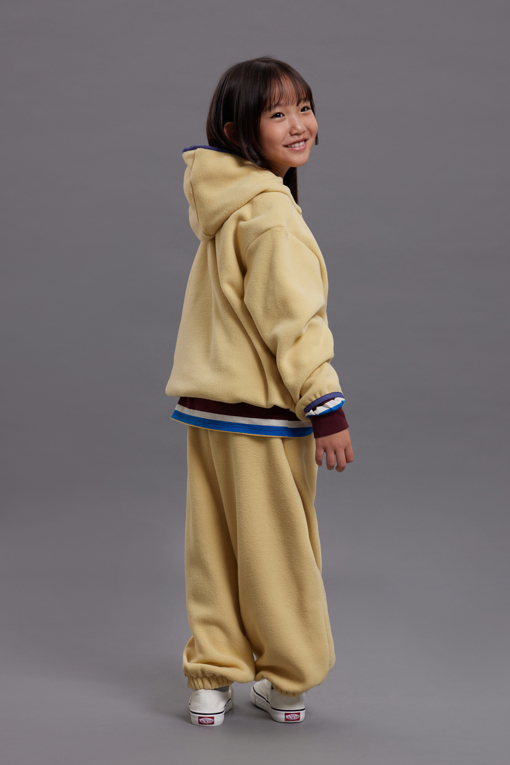 https://img.benettonmall.com/PARTS/KO/26F/QAMTG1661YE_MB_M4.jpg