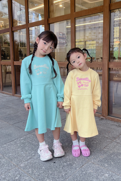https://img.benettonmall.com/PARTS/KO/26F/QAOP01641YE_MB_E1.jpg?cb=1789657820