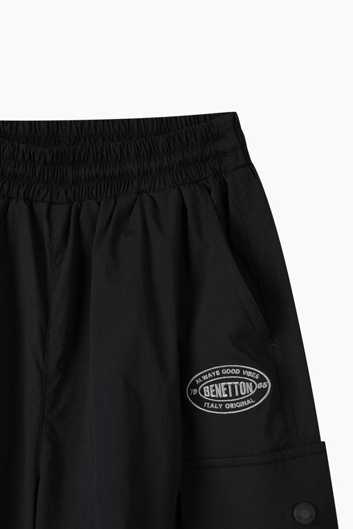 https://img.benettonmall.com/PARTS/KO/26F/QAPT02641BK_MB_D3.jpg