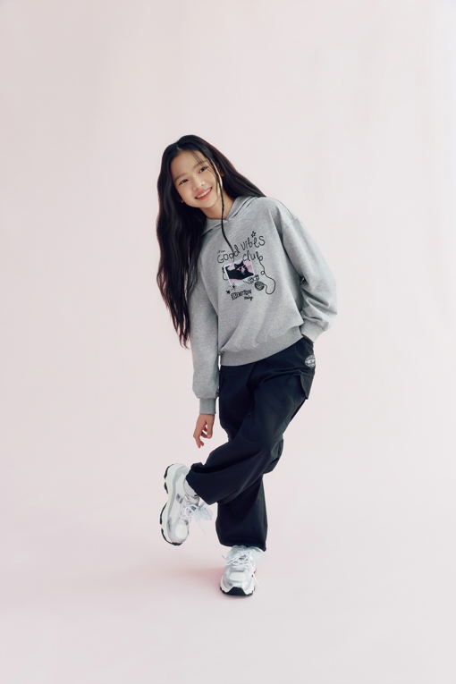 https://img.benettonmall.com/PARTS/KO/26F/QAPT02641BK_MB_L0.jpg?cb=1788777065