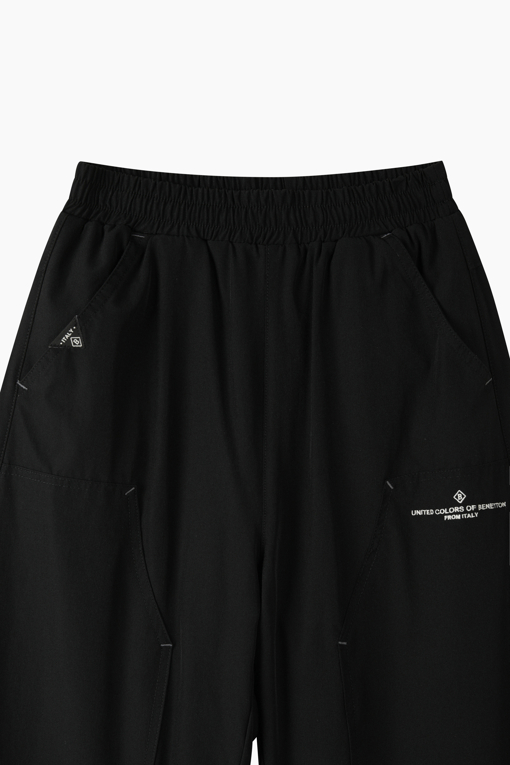 https://img.benettonmall.com/PARTS/KO/26F/QAPT04661BK_MB_D2.jpg