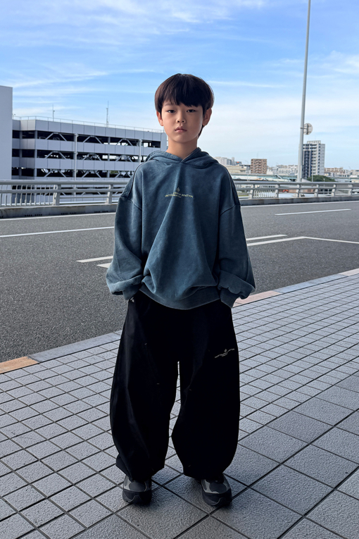 https://img.benettonmall.com/PARTS/KO/26F/QAPT04661BK_MB_E2.jpg