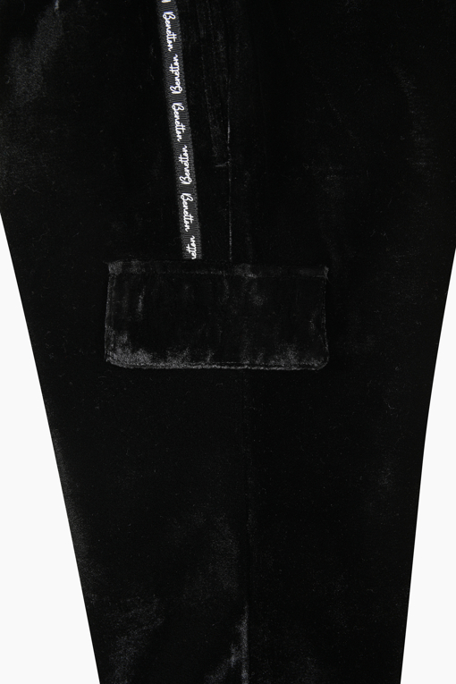 https://img.benettonmall.com/PARTS/KO/26F/QAPT05661BK_MB_D3.jpg