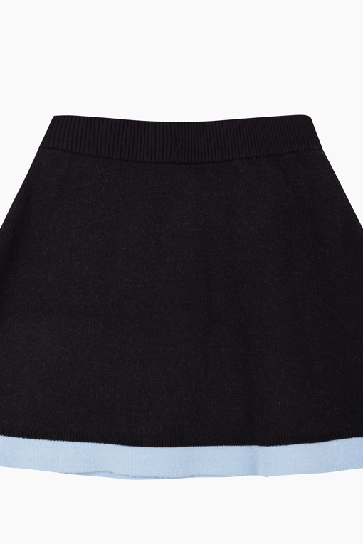 https://img.benettonmall.com/PARTS/KO/26F/QASK04641BK_MB_D3.jpg?cb=1788777065