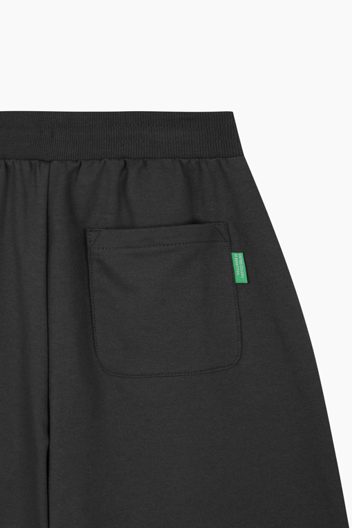 https://img.benettonmall.com/PARTS/KO/26F/QASP02641CG_MB_D13.jpg?cb=1788777065
