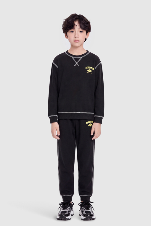 https://img.benettonmall.com/PARTS/KO/26F/QATP02641BK_MB_D0.jpg