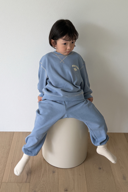 https://img.benettonmall.com/PARTS/KO/26F/QATP02641DB_MB_E1.jpg?cb=1789657820