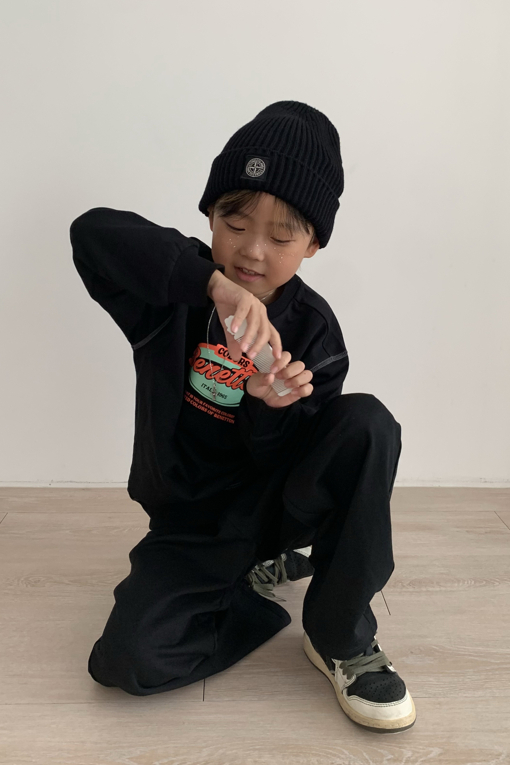 https://img.benettonmall.com/PARTS/KO/26F/QATP03641BK_MB_E1.jpg?cb=1789473790