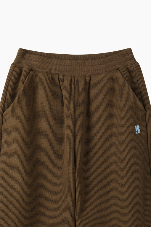 https://img.benettonmall.com/PARTS/KO/26F/QATP06661BR_MB_D2.jpg