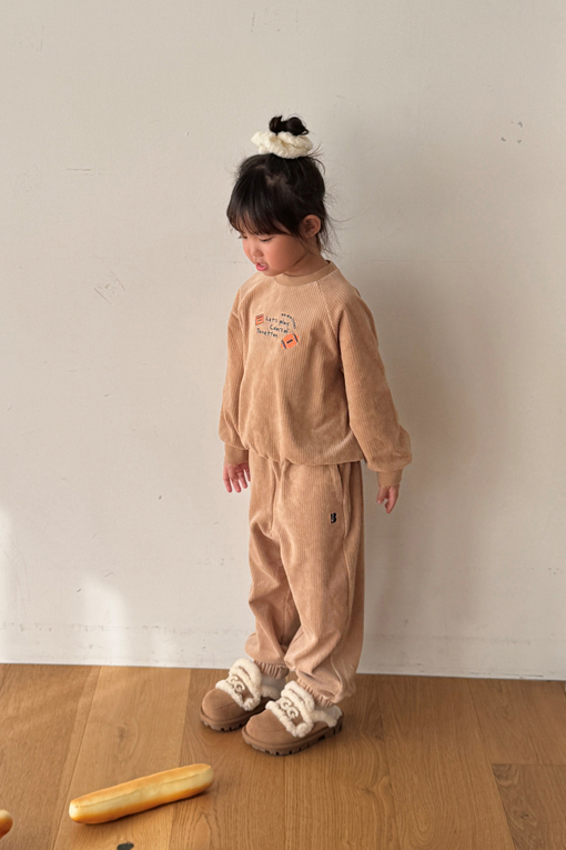 https://img.benettonmall.com/PARTS/KO/26F/QATP07661BE_MB_E1.jpg