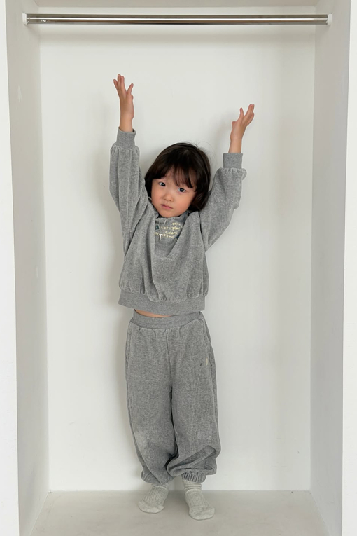 https://img.benettonmall.com/PARTS/KO/26F/QATP07661MG_MB_E0.jpg