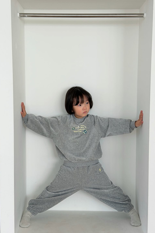 https://img.benettonmall.com/PARTS/KO/26F/QATP07661MG_MB_E2.jpg