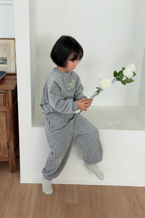 https://img.benettonmall.com/PARTS/KO/26F/QATP07661MG_MB_E3.jpg