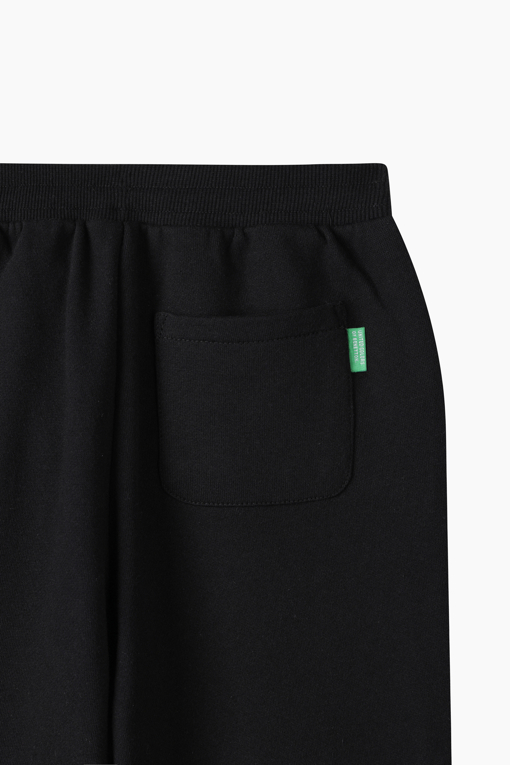 https://img.benettonmall.com/PARTS/KO/26F/QATP08661BK_MB_D3.jpg