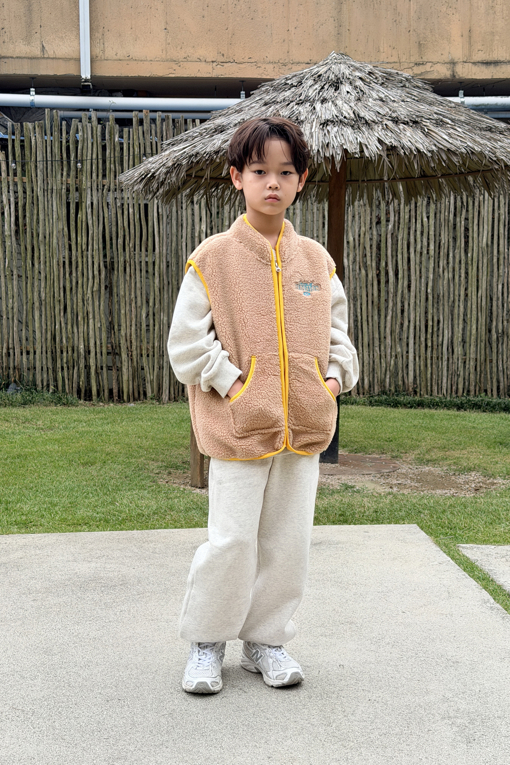 https://img.benettonmall.com/PARTS/KO/26F/QATP08661OT_MB_E1.jpg
