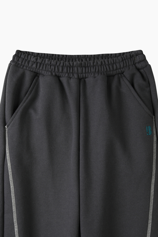 https://img.benettonmall.com/PARTS/KO/26F/QATP09661CG_MB_D2.jpg