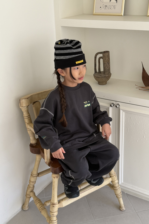 https://img.benettonmall.com/PARTS/KO/26F/QATP09661CG_MB_E1.jpg