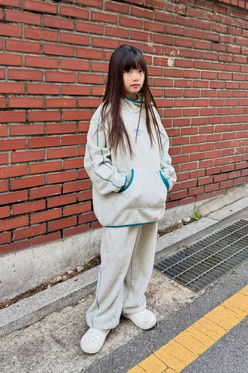 https://img.benettonmall.com/PARTS/KO/26F/QATP10661OT_MB_E0.jpg