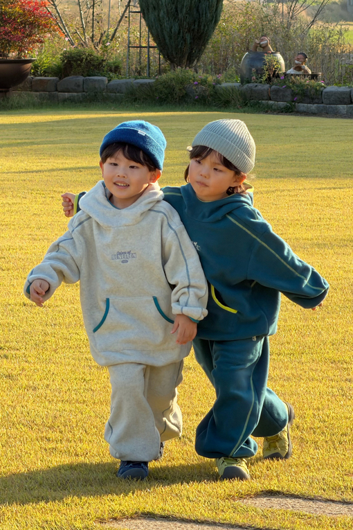 https://img.benettonmall.com/PARTS/KO/26F/QATP10661OT_MB_E4.jpg