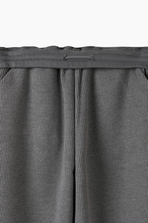 https://img.benettonmall.com/PARTS/KO/26F/QATP11661CG_MB_D6.jpg