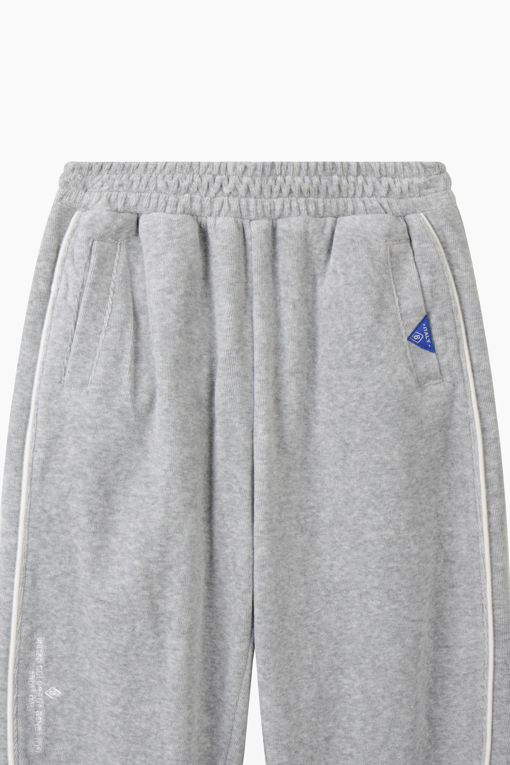 https://img.benettonmall.com/PARTS/KO/26F/QATP14661MG_MB_D2.jpg
