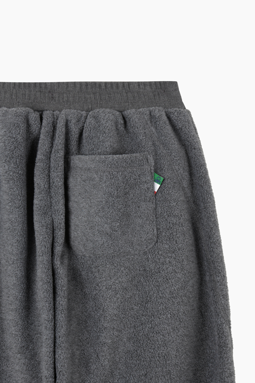 https://img.benettonmall.com/PARTS/KO/26F/QATPG1661CG_MB_D4.jpg