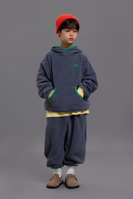 https://img.benettonmall.com/PARTS/KO/26F/QATPG1661CG_MB_M1.jpg