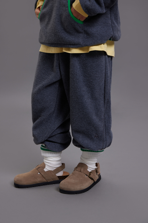 https://img.benettonmall.com/PARTS/KO/26F/QATPG1661CG_MB_M3.jpg