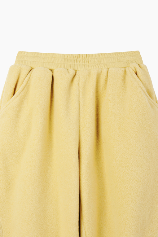 https://img.benettonmall.com/PARTS/KO/26F/QATPG1661YE_MB_D2.jpg