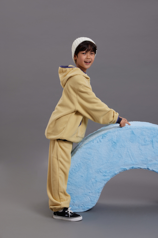 https://img.benettonmall.com/PARTS/KO/26F/QATPG1661YE_MB_M1.jpg