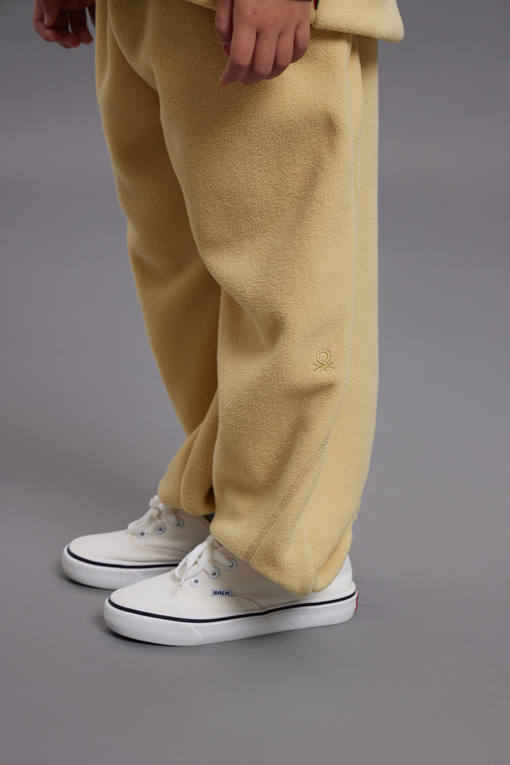 https://img.benettonmall.com/PARTS/KO/26F/QATPG1661YE_MB_M8.jpg