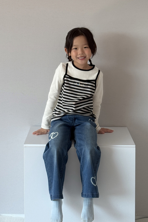 https://img.benettonmall.com/PARTS/KO/26F/QATS09641BK_MB_E0.jpg?cb=1788777065