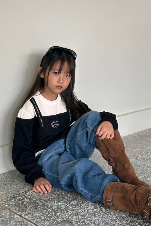 https://img.benettonmall.com/PARTS/KO/26F/QATS14641BK_MB_E1.jpg?cb=1788777065
