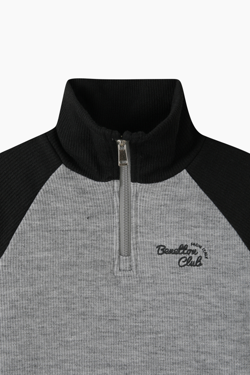 https://img.benettonmall.com/PARTS/KO/26F/QATS15641MG_MB_D2.jpg