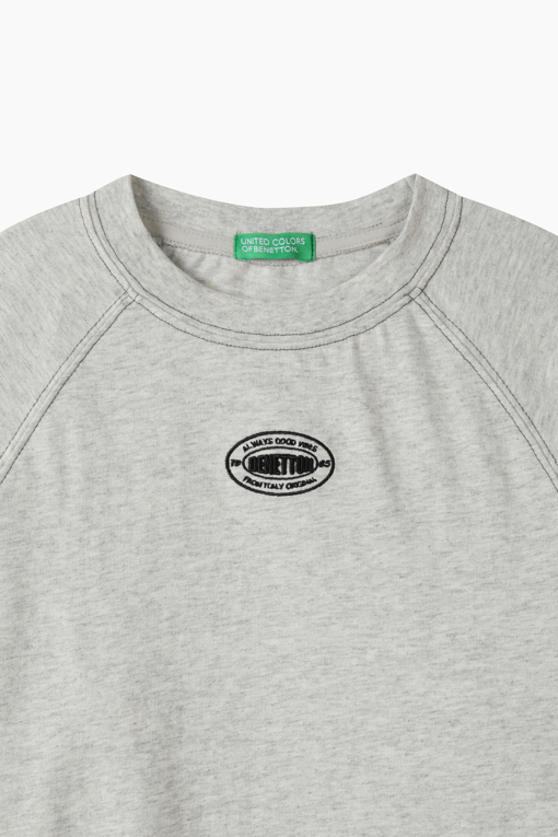 https://img.benettonmall.com/PARTS/KO/26F/QATS16641OT_MB_D2.jpg