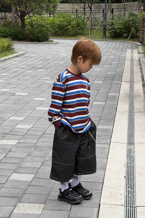 https://img.benettonmall.com/PARTS/KO/26F/QATSG1661MU_MB_E3.jpg