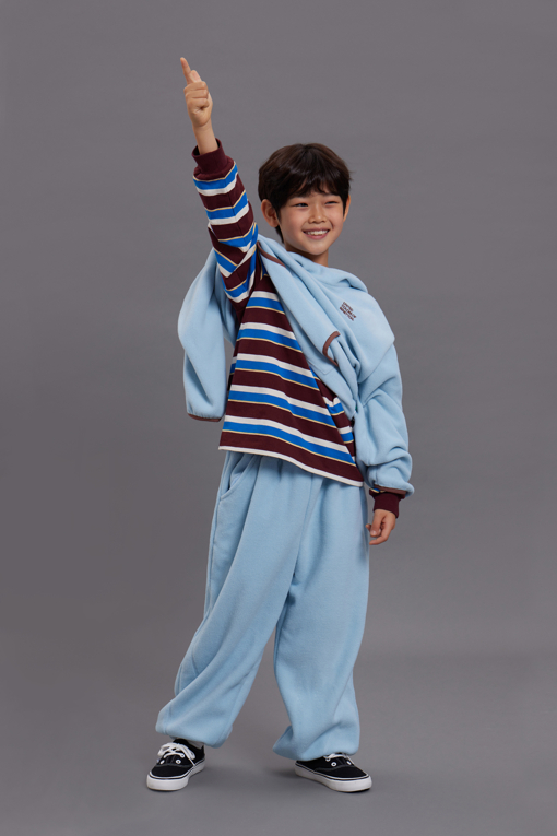https://img.benettonmall.com/PARTS/KO/26F/QATSG1661MU_MB_M1.jpg