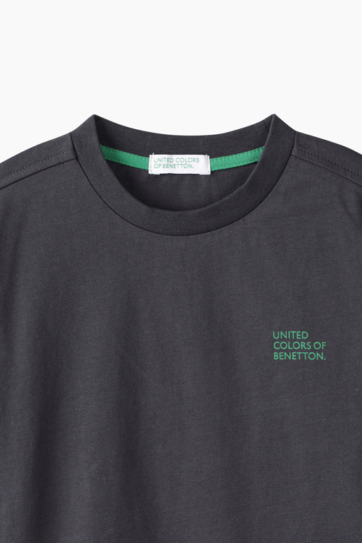 https://img.benettonmall.com/PARTS/KO/26F/QATSG2661CG_MB_D2.jpg