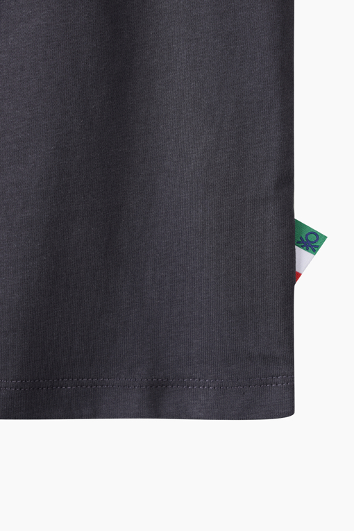 https://img.benettonmall.com/PARTS/KO/26F/QATSG2661CG_MB_D3.jpg