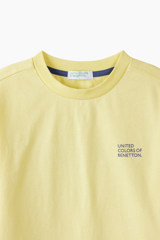https://img.benettonmall.com/PARTS/KO/26F/QATSG2661YE_MB_D2.jpg