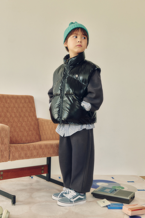 https://img.benettonmall.com/PARTS/KO/26F/QAVT01661BK_MB_D0.jpg
