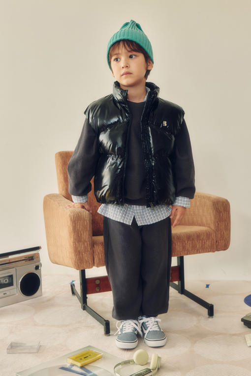https://img.benettonmall.com/PARTS/KO/26F/QAVT01661BK_MB_D1.jpg
