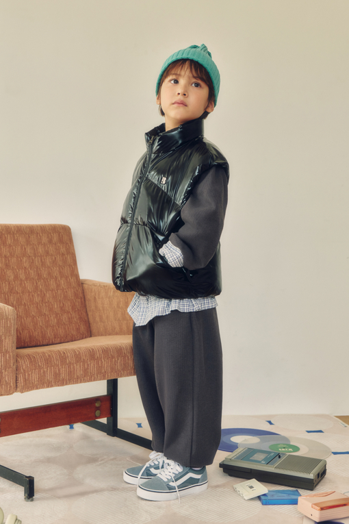 https://img.benettonmall.com/PARTS/KO/26F/QAVT01661BK_MB_D2.jpg